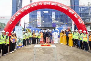 Lễ cất nóc 'Trường học hạnh phúc' - Victoria Nam Sài Gòn 