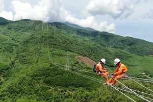Đường dây 500kV Bắc - Nam mở đầu cho hiện đại hóa truyền tải điện 