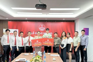 Ai là người đăng ký tài khoản thứ 1 triệu trên Vietlott SMS?