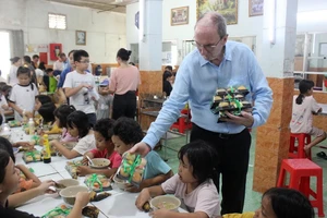 Tân Hiệp Phát: Thăm 3 Mái ấm tình thương tại Bình Dương 