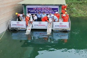 Thả cá giống, tái tạo nguồn thủy sản lòng hồ Thủy điện Đồng Nai 3 và Đồng Nai 4