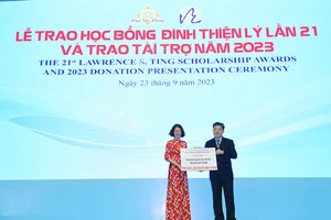 Công ty Phú Mỹ Hưng và Quỹ Đinh Thiện Lý trao học bổng gần 8 tỷ đồng