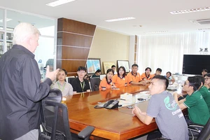 Gần 30 sinh viên Hutech tham quan thực tế Khu Liên hợp xử lý chất thải Đa Phước