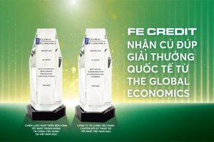 FE CREDIT nhận giải thưởng quốc tế về chuyển đổi số và phát triển bền vững