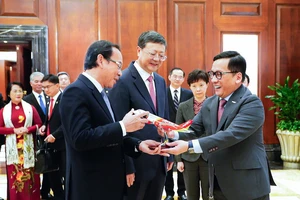 Bí thư Thành ủy TP Thượng Hải và Bí thư Thành ủy TP.HCM chúc mừng đường bay Thượng Hải – TP.HCM của Vietjet