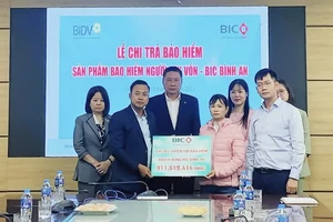 BIC trao hơn 900 triệu đồng bảo hiểm cho khách hàng vay vốn tại BIDV