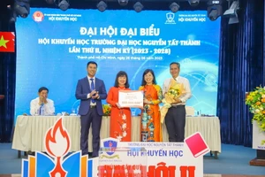 Trường ĐH Nguyễn Tất Thành đồng hành với các hoạt động cộng đồng, ‘tiếp sức’ đến trường cho người học