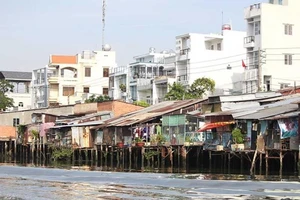 TP.HCM: Di dời gần 16.700 căn nhà ven kênh rạch