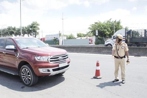 3 năm quan sát ven đường thấy người uống rượu bia lái xe tăng 