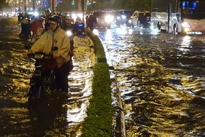  'Máy bơm đường Nguyễn Hữu Cảnh hoàn thành xuất sắc nhiệm vụ'