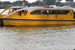 TP.HCM: Giảm chuyến buýt sông vì dịch COVID-19