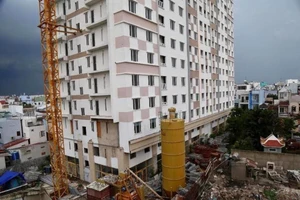 Dự án Tân Bình Apartment tháo dỡ xong hai tầng vi phạm