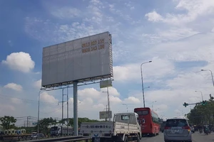 Kiểm tra chất lượng an toàn của các pa nô, áp phích quảng cáo