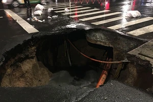 Nguyên nhân xuất hiện hố tử thần 'khủng' giữa giao lộ ở Gò Vấp