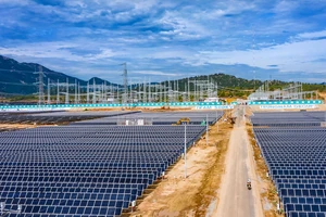 Đưa dự án điện mặt trời 12.000 tỉ đồng vào hoạt động