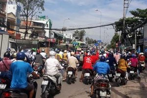 Mỗi ngày TP.HCM có gần 800 ô tô, xe máy đăng ký mới