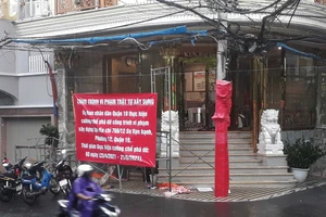 Cưỡng chế cắt tầng khách sạn xây sai phép ở quận 10