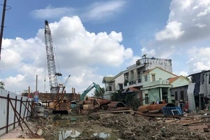 Cuối năm bàn giao mặt bằng cầu bị 'treo' suốt hơn 20 năm qua