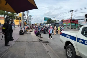  Phạt 5 người, 15 triệu đồng/người vì cố vượt qua chốt kiểm soát để về miền Tây