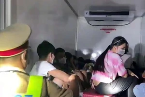 Kiến nghị thu hồi giấy luồng xanh xe tải chở 15 người trong thùng đông lạnh