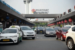 Sân bay Tân Sơn Nhất: Chưa có tình trạng máy bay chờ trên không