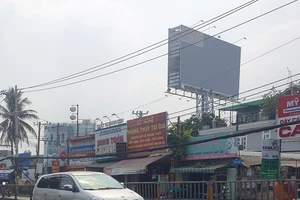 Xử lý hàng loạt bảng quảng cáo ngoài trời không thông báo nội dung