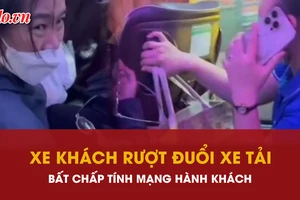 Xe khách điên cuồng truy đuổi xe tải, hành khách hoảng loạn van xin xuống xe