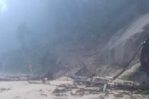 Sạt lở trên quốc lộ 27C qua Khánh Hòa (ảnh: CTV)