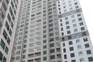 Tòa nhà OC3 bị đình chỉ hoạt động. Ảnh: Công Nguyên