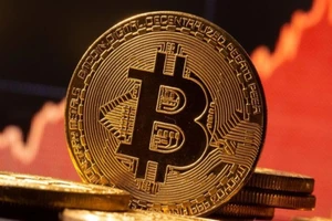 Bitcoin 'ngóc đầu' trở lại sau 10 tháng tuột dốc