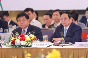 Phát triển kinh tế xanh, tránh việc "tăng trưởng trước, dọn dẹp sau"