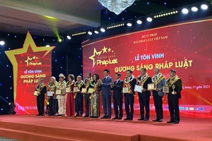 50 cá nhân tiêu biểu cho tấm gương sáng về pháp luật được vinh danh