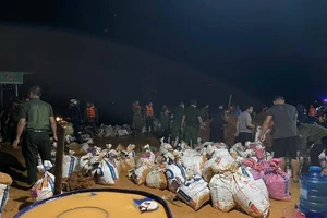 Vỡ đê sông Lô ở Tuyên Quang, khẩn cấp ứng phó