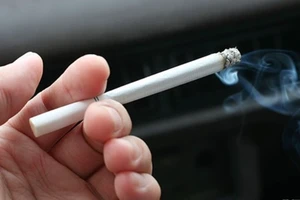 Tăng thuế tiêu thụ đặc biệt với thuốc lá là cần thiết nhưng tránh tăng sốc