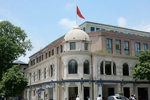 Dùng hình ảnh Sở Giao dịch Chứng khoán Việt Nam để lừa đảo