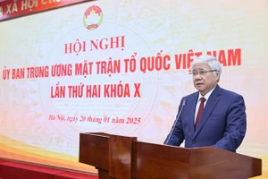 Ông Đỗ Văn Chiến thông tin về phương án tinh gọn bộ máy trình Trung ương Đảng