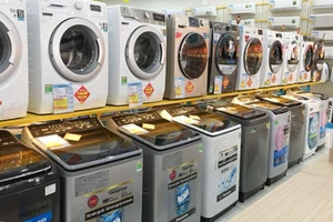 Bộ Tài chính đề xuất giảm thuế VAT với máy giặt, lò vi sóng, xăng dầu 