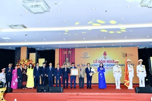 Hiệp hội Doanh nghiệp nhỏ và vừa Hà Nội đón nhận Huân chương Lao động hạng Nhất