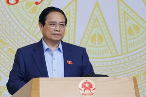 Thủ tướng: Buôn lậu, hàng giả là vấn đề lớn, phải kiểm điểm nghiêm khắc