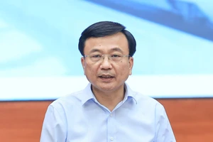 Thứ trưởng Bộ Xây dựng trả lời về miễn giấy phép xây dựng