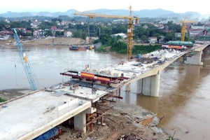 Thủ tướng yêu cầu hợp long cầu Phong Châu mới vào ngày 28-8