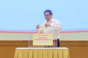 Thủ tướng Phạm Minh Chính cùng lãnh đạo Chính phủ ủng hộ đồng bào bị thiệt hại do bão lũ