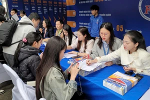 Thị trường lao động khởi sắc, thu nhập người dân tăng lên