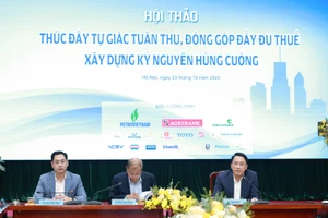 Cơ quan thuế cầm tay chỉ việc, hỗ trợ hộ kinh doanh khai nộp thuế chính xác