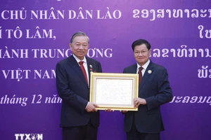 Tổng Bí thư Tô Lâm nhận Huân chương Vàng Quốc gia của Nhà nước Lào
