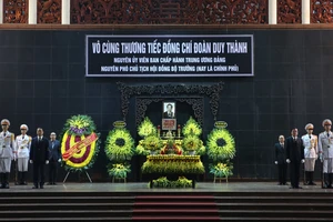 Thủ tướng cùng nhiều lãnh đạo viếng nguyên Phó Chủ tịch Hội đồng Bộ trưởng Đoàn Duy Thành