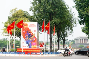 Thủ đô Hà Nội rực rỡ cờ hoa, sẵn sàng cho Ngày hội non sông