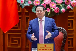 Thủ tướng: Giảm các loại thuế, phí liên quan đến xăng, dầu để hỗ trợ người dân