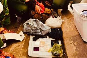 Hải quan bắt giữ người mang súng và ma túy qua cửa khẩu Lao Bảo