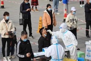 Xét nghiệm hàng loạt tại tỉnh Quý Châu, Trung Quốc vào ngày 23-10. Ảnh: REUTERS